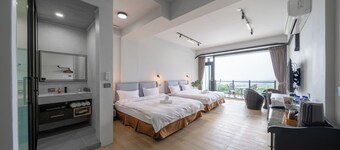 Modern Family Room with Balcony & Mountain View – See You Soon Homestay, Alishan