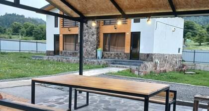 Gorgeous 2-bedroom cottage in Tsemi for a relaxing getaway