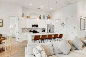 TV - Relax & Unwind: Canal-Front Escape with Pool & Lanai (Cape Coral)