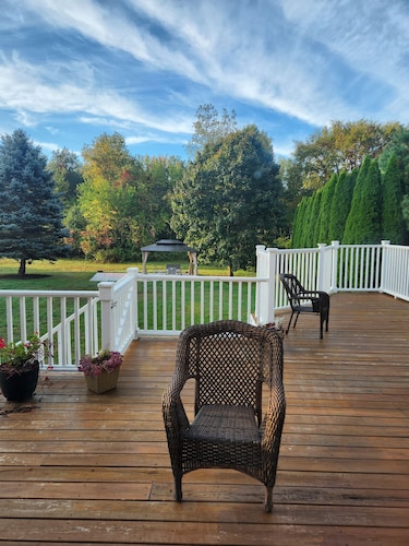 Soothing 2-bedroom lower-level apartment in Berlin