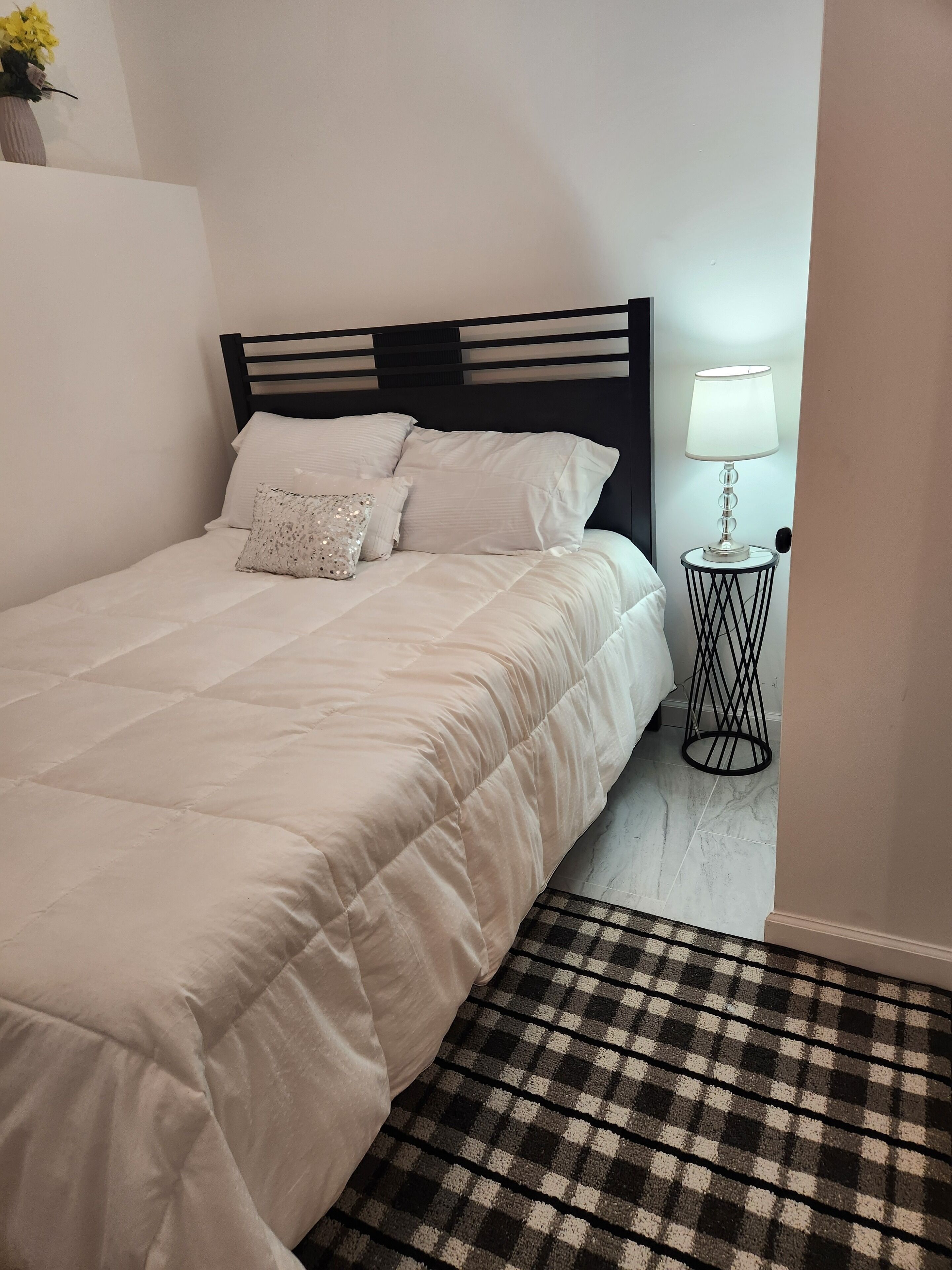 2 chambres, fer et planche à repasser, Wi-Fi, draps fournis