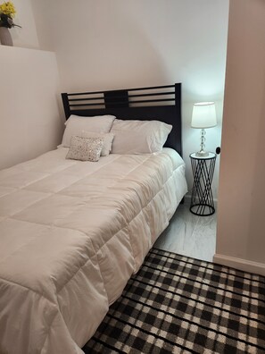 2 makuuhuonetta, silitysrauta/-lauta, Wi-Fi, vuodevaatteet