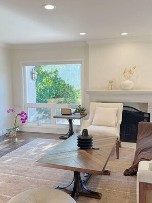 Télévision, cheminée