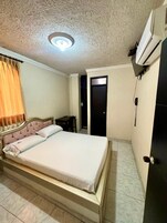 Ropa de cama hipoalergénica y escritorio 