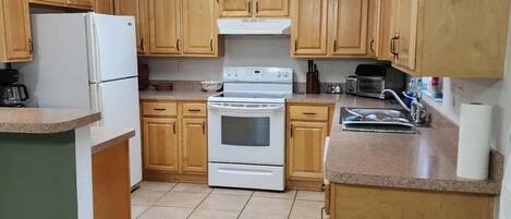 Micro-ondes, four, plaque de cuisson, lave-vaisselle