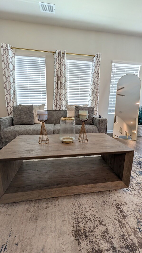 Interior - The Jonesboro Treasure (Jonesboro)