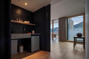 Room - KANSHUKUEN ESHIKOTO (YOSHIDA GUN)