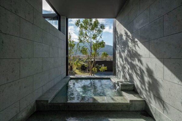 Room - KANSHUKUEN ESHIKOTO (YOSHIDA GUN)