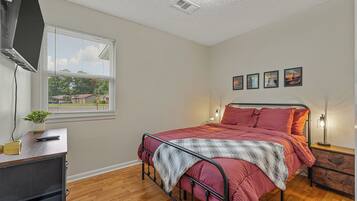 3 bedrooms, iron/ironing board, free WiFi, bed sheets