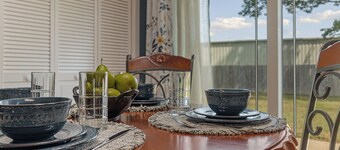 3BR Home Near Southside Complex, Fast WiFi, Fenced Yard, Sleeps 6