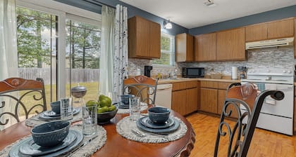 Oaky Hideaway - 3Bd 1.5Ba, Highspeed WiFi, Fenced yard, Southside complex close!