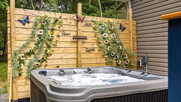 Bañera de hidromasaje al aire libre