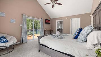 3 bedrooms, desk, iron/ironing board, travel crib