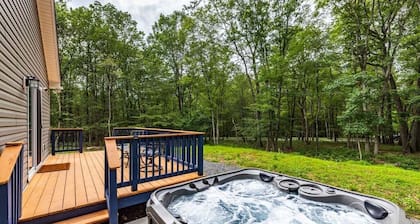 Poconos Lake Retreat - Game Area + Hot Tub Escape