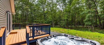 Poconos Lake Retreat - Game Area + Hot Tub Escape