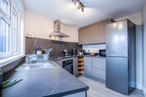 Private kitchen - No 7 Moorfield Road - 3 Bed Townhouse - Narberth (Narberth)