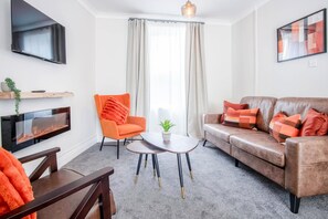 Smart TV, fireplace - No 7 Moorfield Road - 3 Bed Townhouse - Narberth (Narberth)