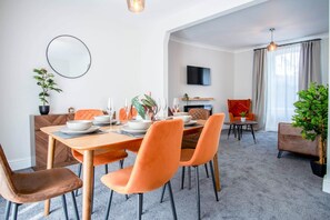 Dining - No 7 Moorfield Road - 3 Bed Townhouse - Narberth (Narberth)