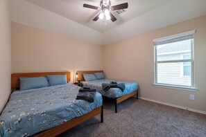 4 quartos, ferros/tábuas de passar roupa, acesso à internet