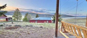 Nice quaint cabin in Panguitch Lake UT with a great view!