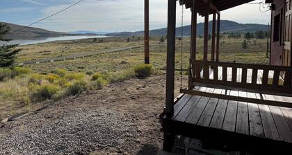 Nice quaint cabin in Panguitch Lake UT with a great view!