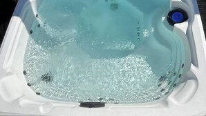 Outdoor spa tub - Bannack Room, Queen Bed, Grant MT, Horse Prairie Stage Stop Lewis & Clark Trail (Grant)
