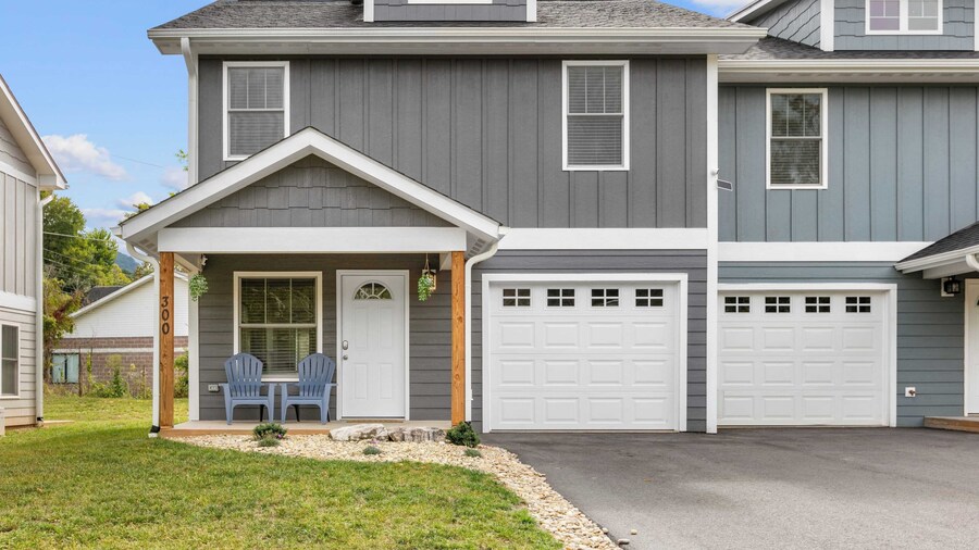 White Pine & Red Bud Buyout by Avantstay 2 Home Buyout Sleeps 16!