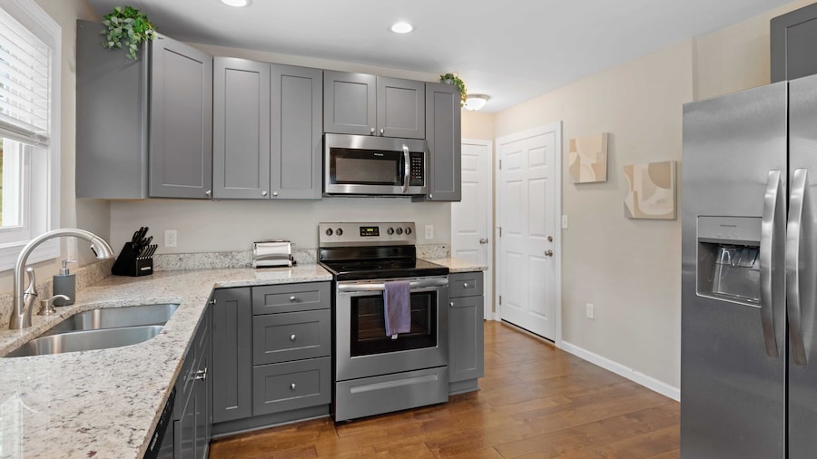 White Pine & Red Bud Buyout by Avantstay 2 Home Buyout Sleeps 16!