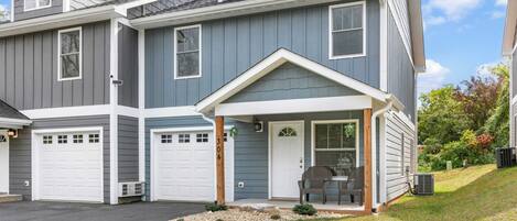 House (6 Bedrooms) | Front of property