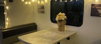 Lovely RV with AC in charming Bethpage a mile from the train to NYC