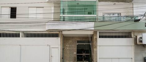 Basic Apartment | Exterior detail