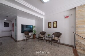 Basic Apartment | Lobby