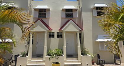 Gated Townhome Family-friendly Peaceful Patio nearby restaurants shops safe area