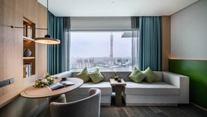 Habitación individual Confort | Artículos del minibar gratis y caja de seguridad en la habitación 