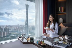 Premier Suite | Bathroom | Free toiletries, hair dryer, bathrobes, slippers