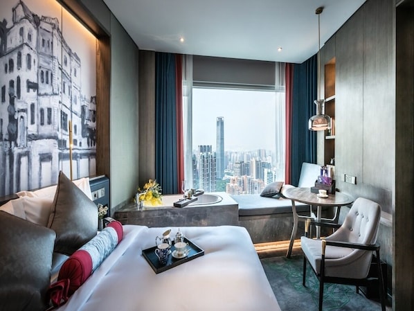 Elegant Bay View King Room | Free minibar, in-room safe, desk, blackout drapes