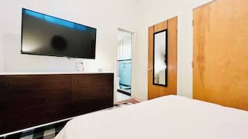 1 bedroom, desk, free WiFi, bed sheets