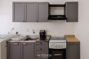 Basic Apartment | Private kitchen