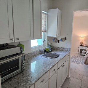 Fridge, microwave, oven, coffee/tea maker
