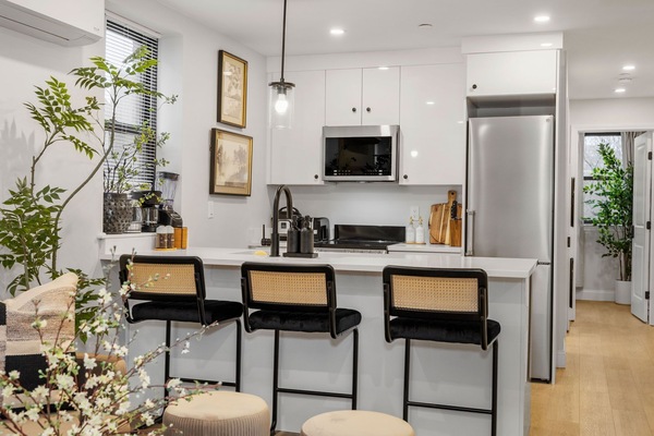 Køleskab, mikrobølgeovn, ovn, kogeplade