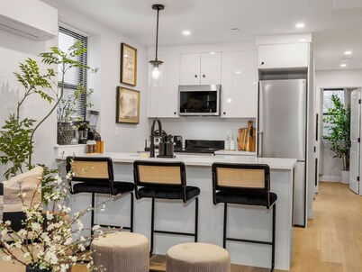 4BR Boston Home 5-minute walk to Subway