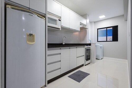 2BR Apt w/ Pkg & BBQ 450m From sea Ean503