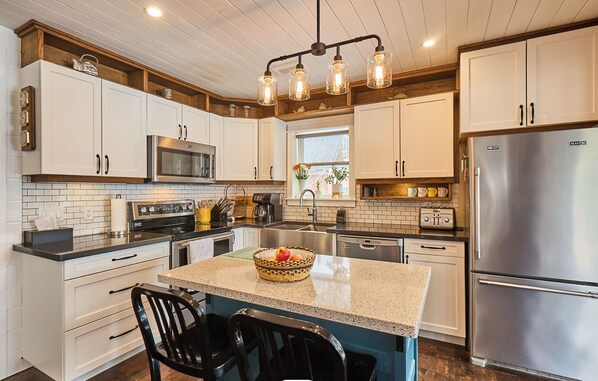 Mikrowelle, Ofen, Herdplatte, Geschirrspüler