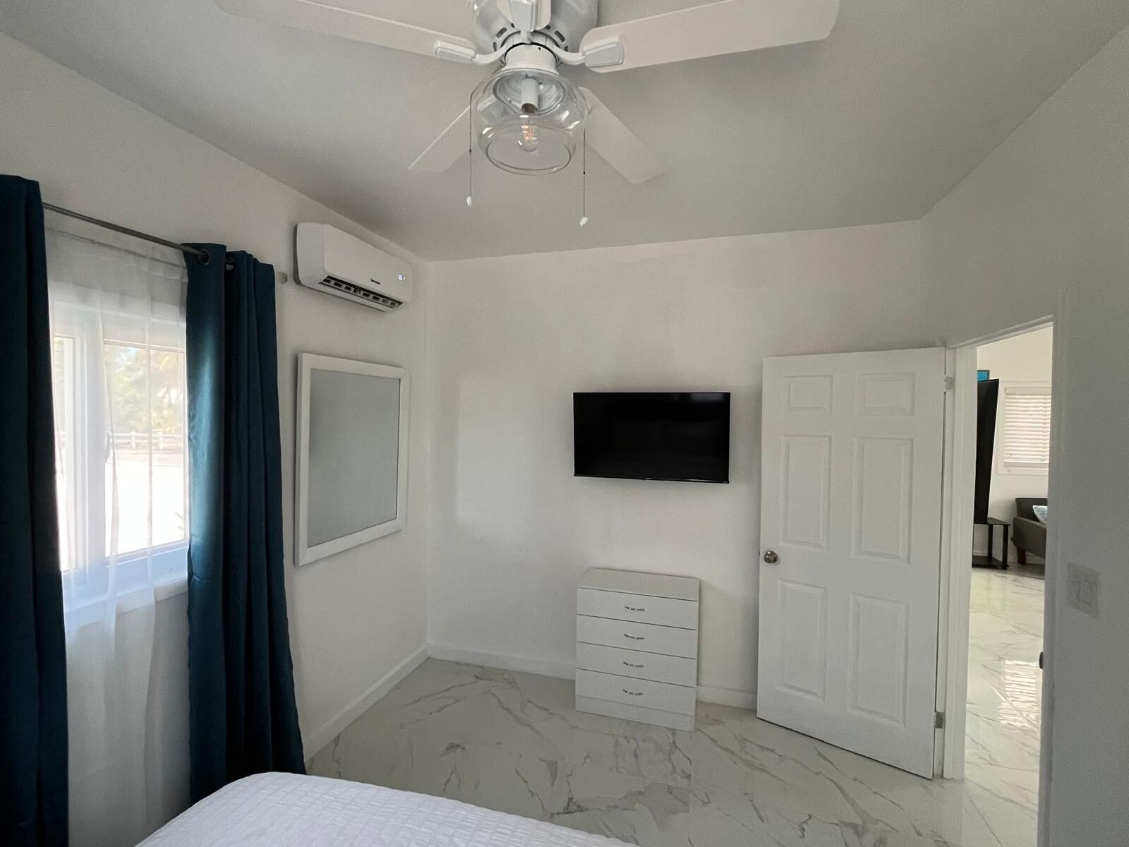 2 bedrooms, iron/ironing board, WiFi, bed sheets