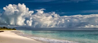 Brand new 2-bedroom cottage, Harts Exuma across the street from the beach