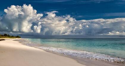 Brand new 2-bedroom cottage, Harts Exuma across the street from the beach