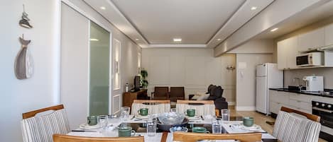 Basic Apartment | Dining
