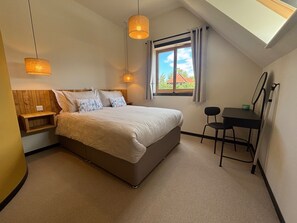 6 bedrooms, WiFi, bed sheets, wheelchair access