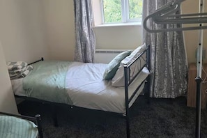 1 chambre, fer et planche à repasser, Wi-Fi, draps fournis