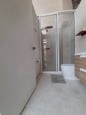 Handtücher, Seife, Toilettenpapier